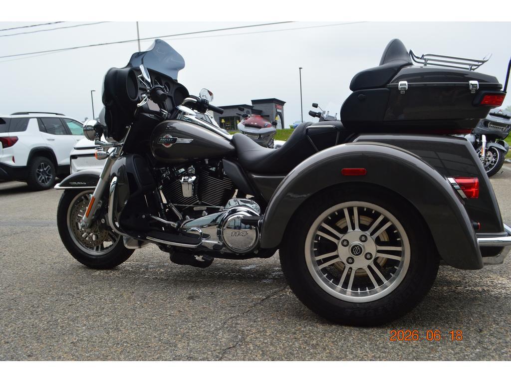 Harley-Davidson FLHTCUTG Tri Glide Ultra 2023