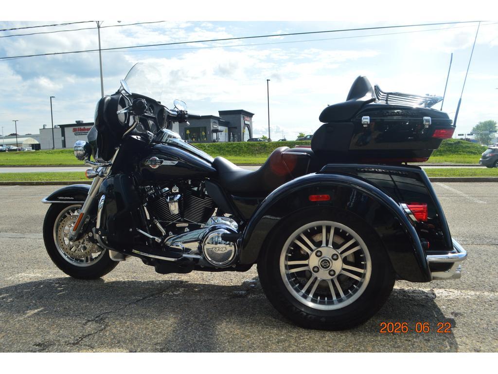 Harley-Davidson FLHTCUTG Tri Glide Ultra 2022
