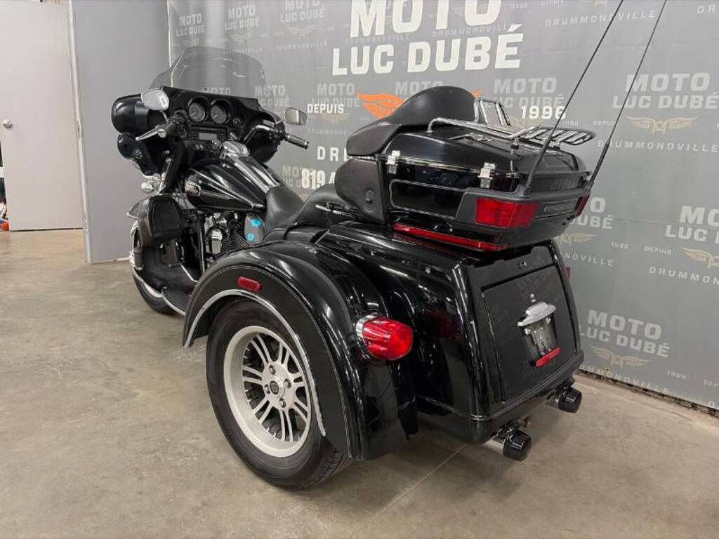 Harley-Davidson FLHTCUTG Tri Glide Ultra 2013
