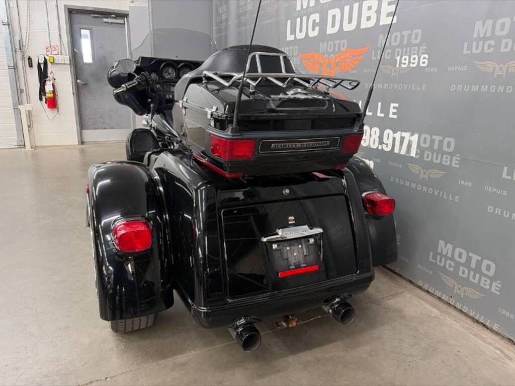 Harley-Davidson FLHTCUTG Tri Glide Ultra 2013