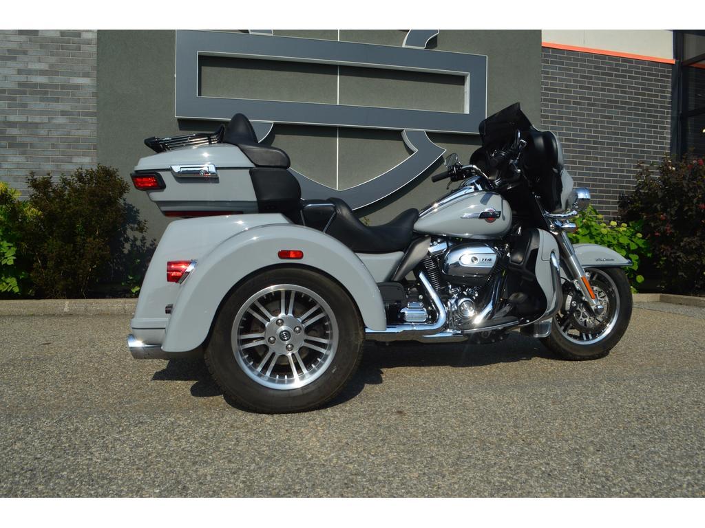 Harley-Davidson FLHTCUTG Tri Glide Ultra 2024
