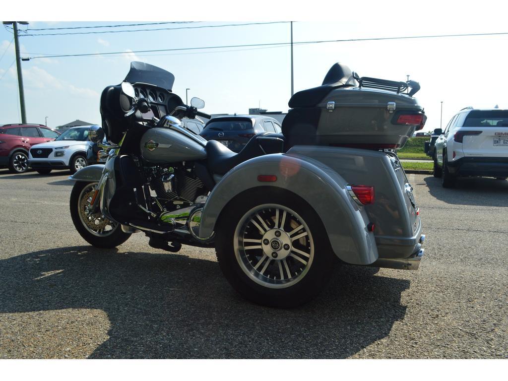 Harley-Davidson FLHTCUTG Tri Glide Ultra 2024