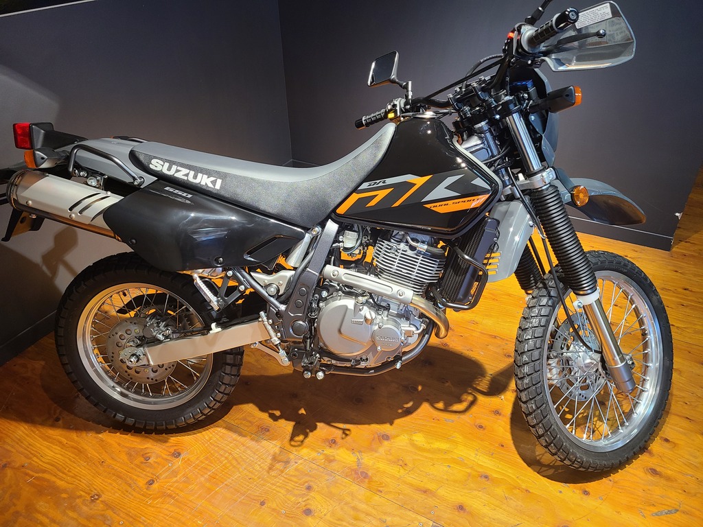 Suzuki DR650 2023