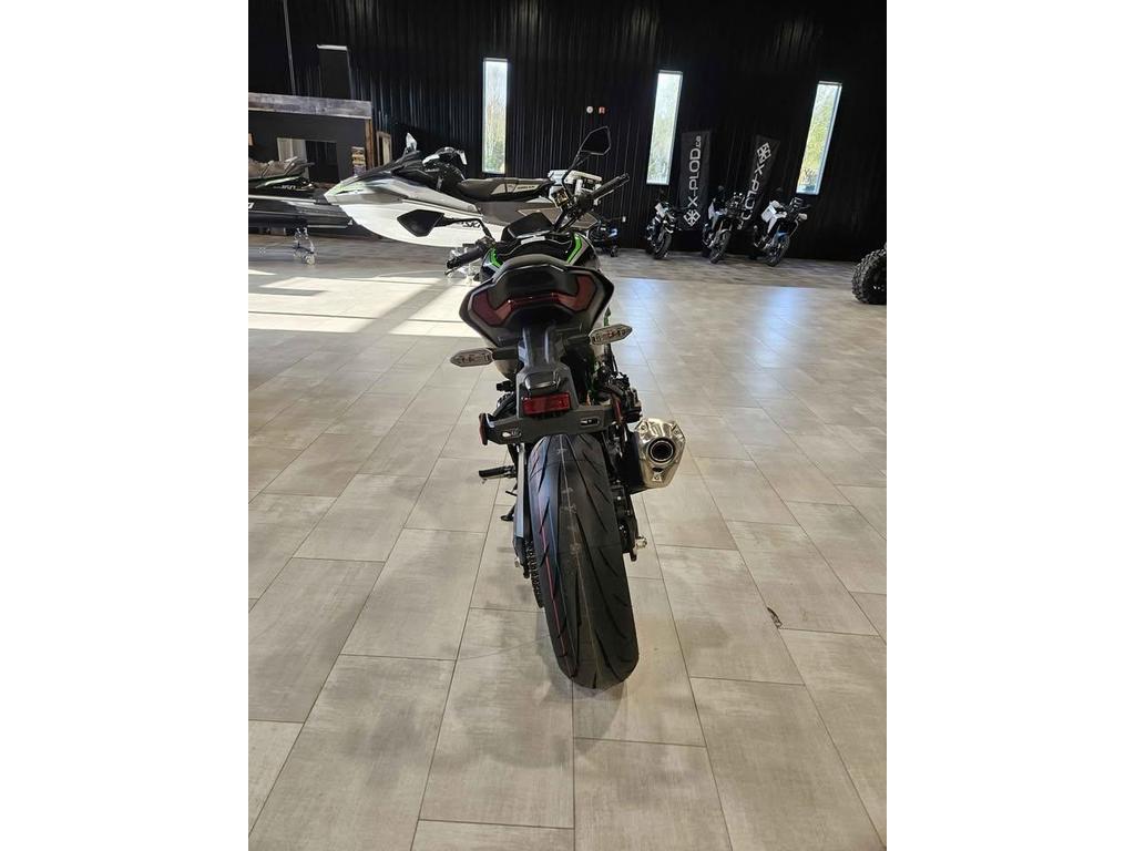Kawasaki Z900 SE 2025
