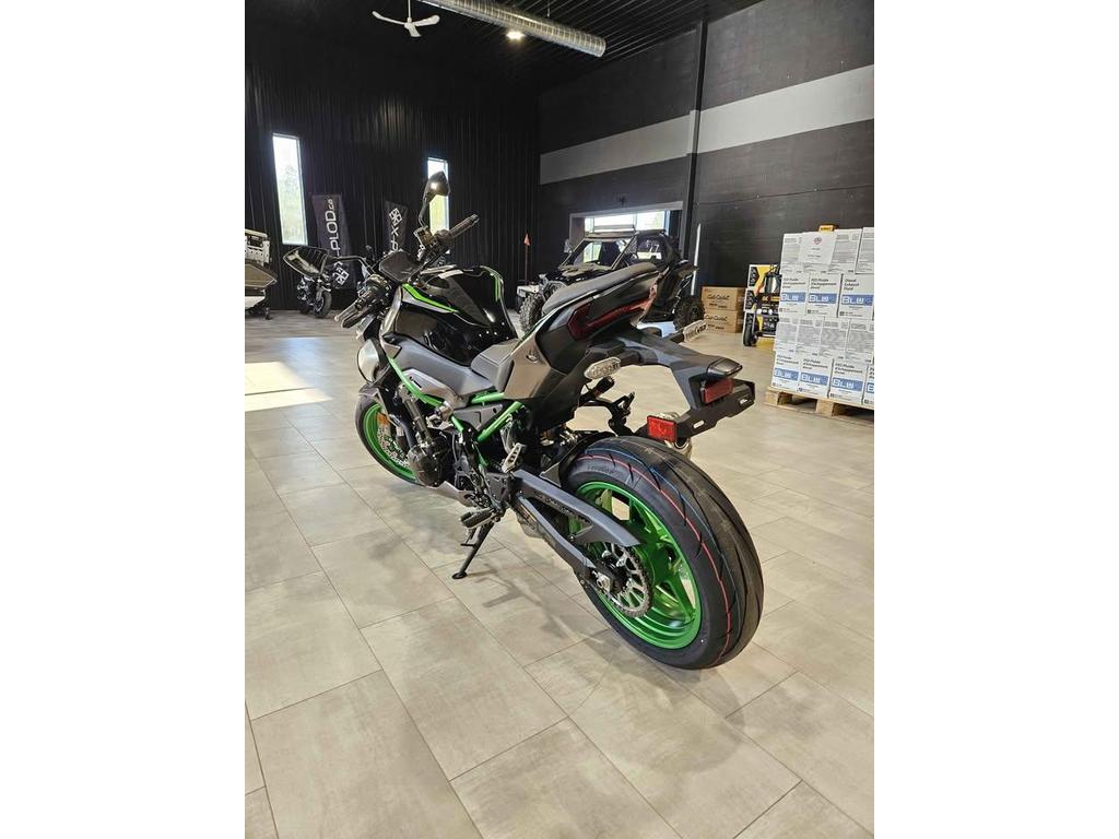 Kawasaki Z900 SE 2025
