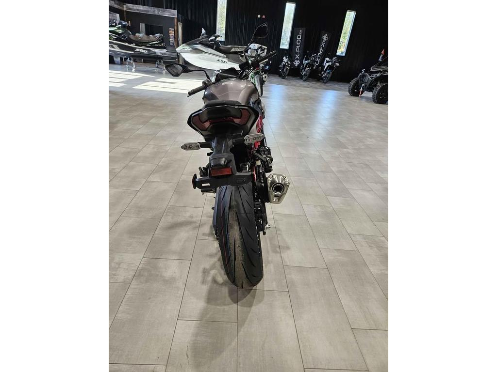 Kawasaki Z900 2025