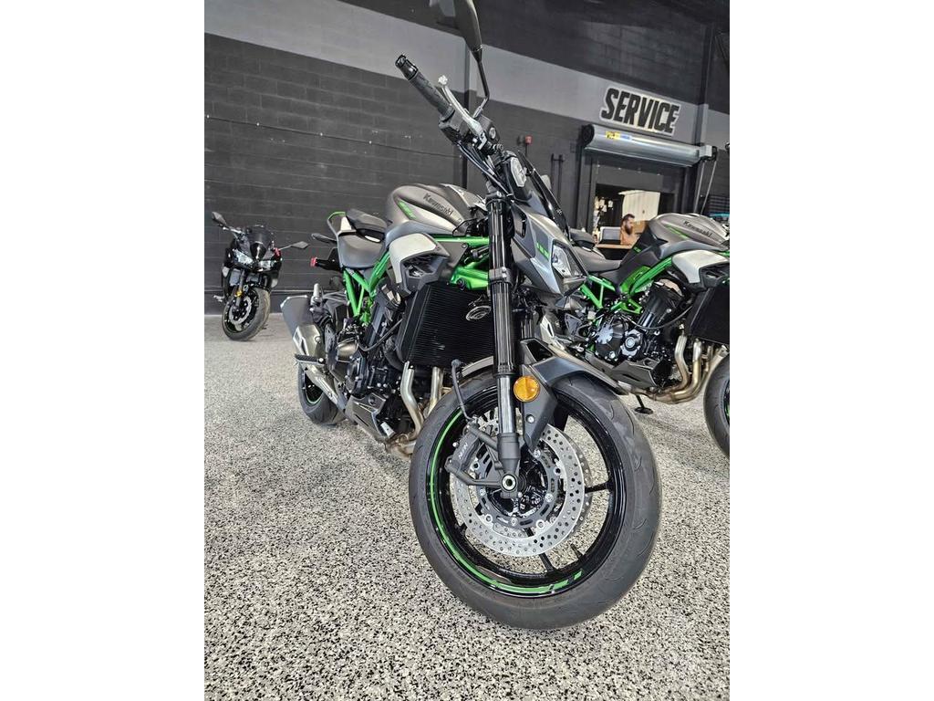 Kawasaki Z900 2025