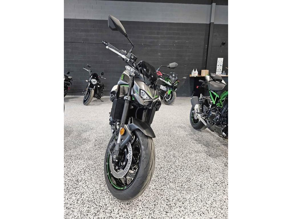Kawasaki Z900 2025