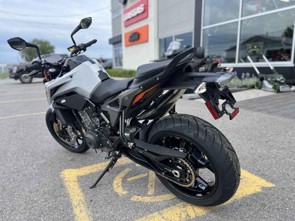 KTM 790 Duke 2024