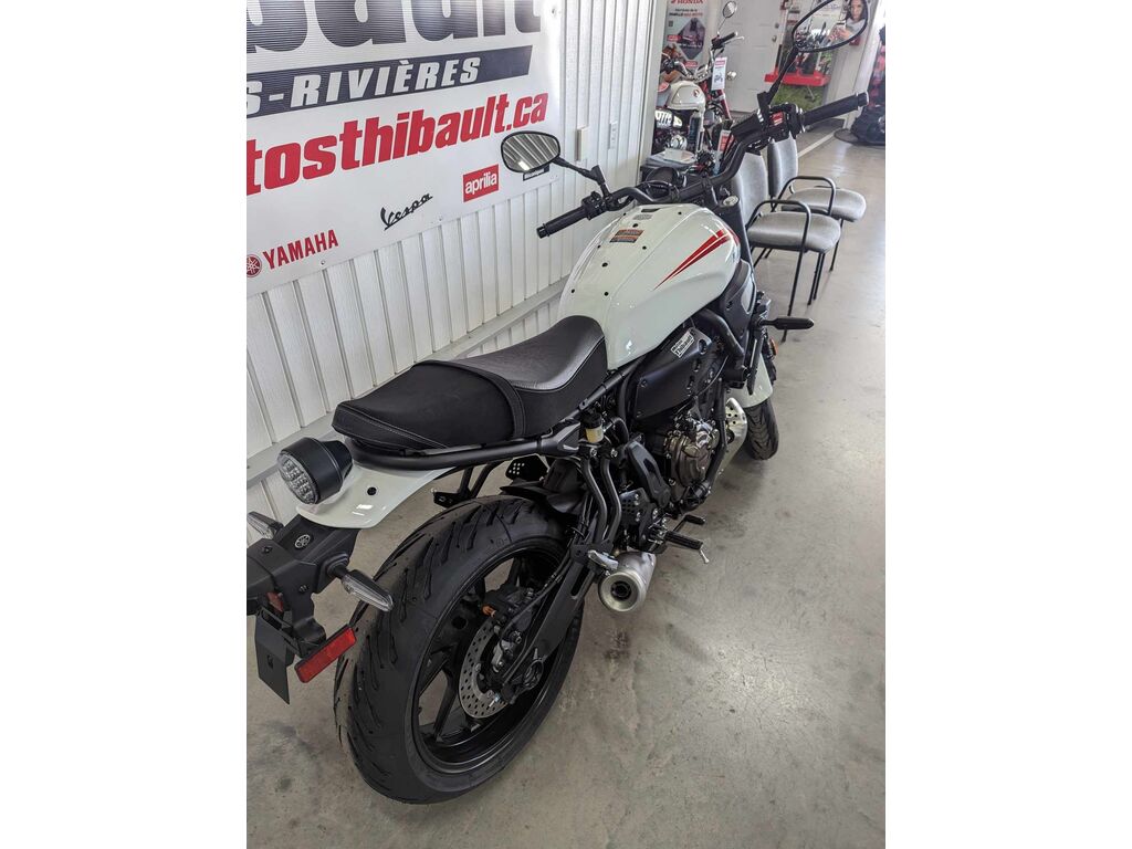 Yamaha XSR700 2024