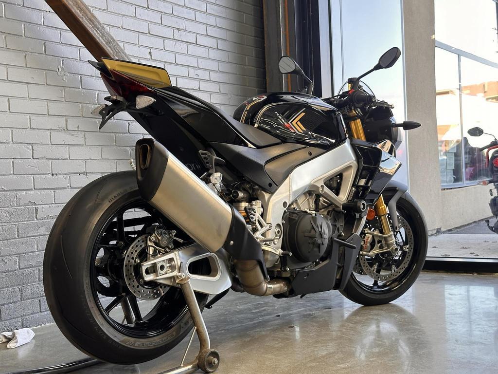 Aprilia Tuono V4 1100 Factory 2022