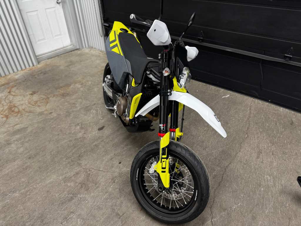 Husqvarna 701 Supermoto 2023