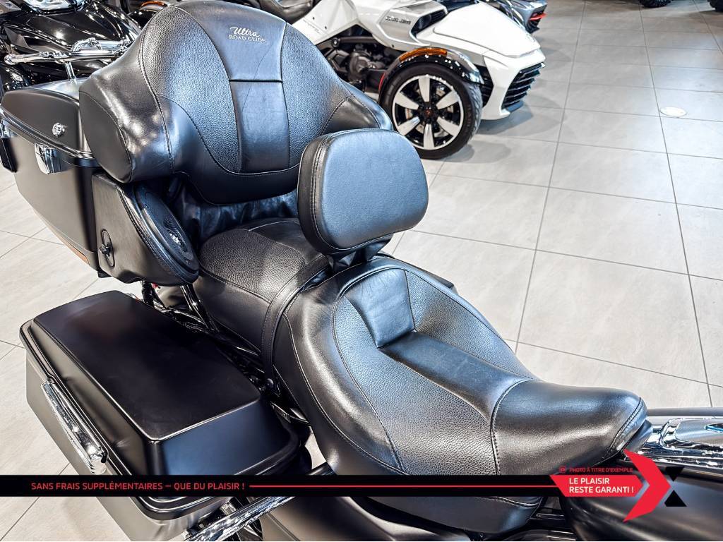Harley-Davidson Road Glide Ultra CVO FLTRUSE 2011