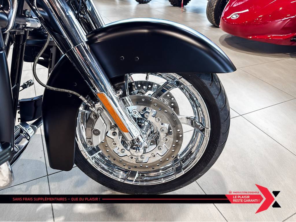 Harley-Davidson Road Glide Ultra CVO FLTRUSE 2011