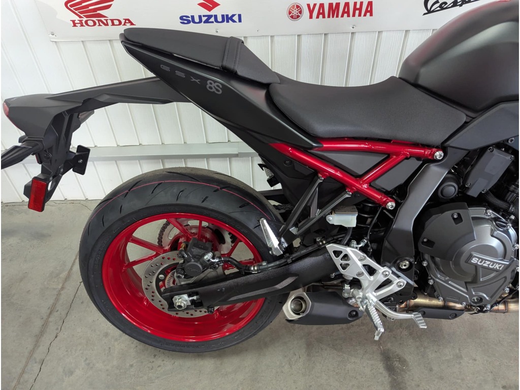 Suzuki GSX-8S 2025