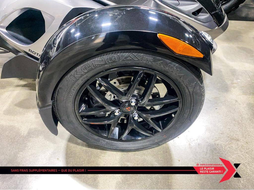 Can-Am SPYDER RSS SM5 AUDIO 2011