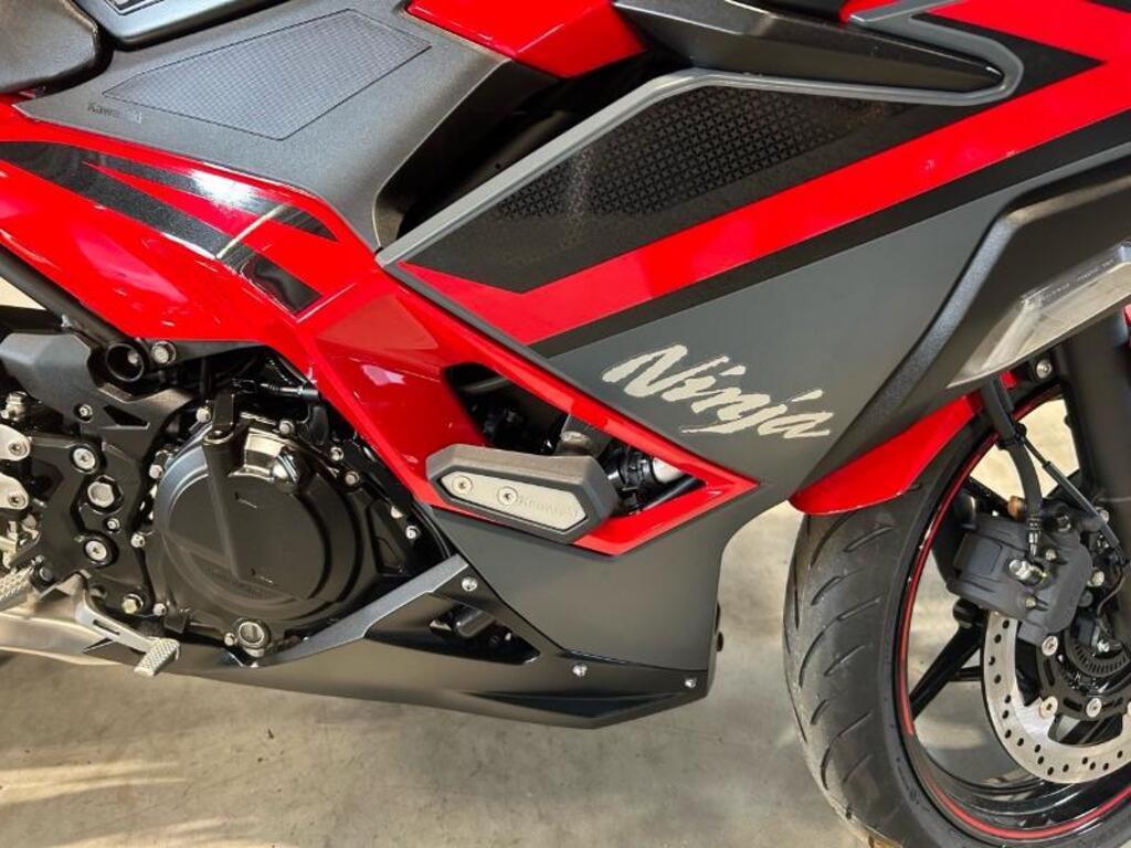 Kawasaki Ninja 500 SE 2025