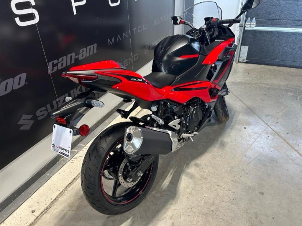 Kawasaki Ninja 500 SE 2025