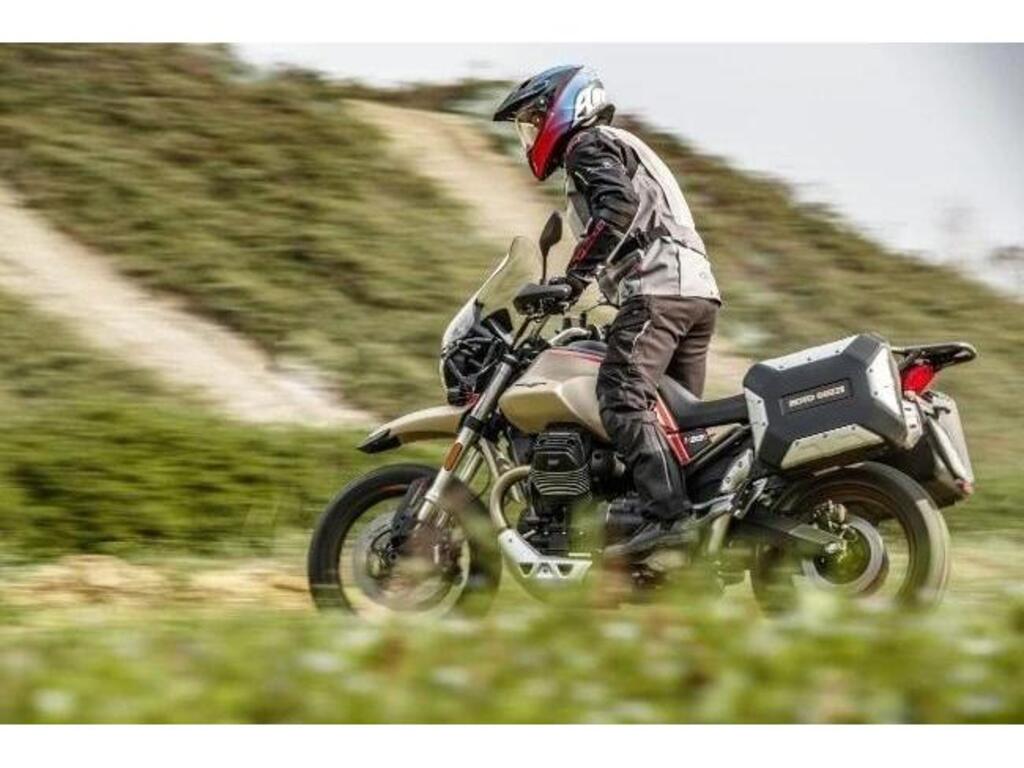 Moto Guzzi V85 TT TRAVEL 2022