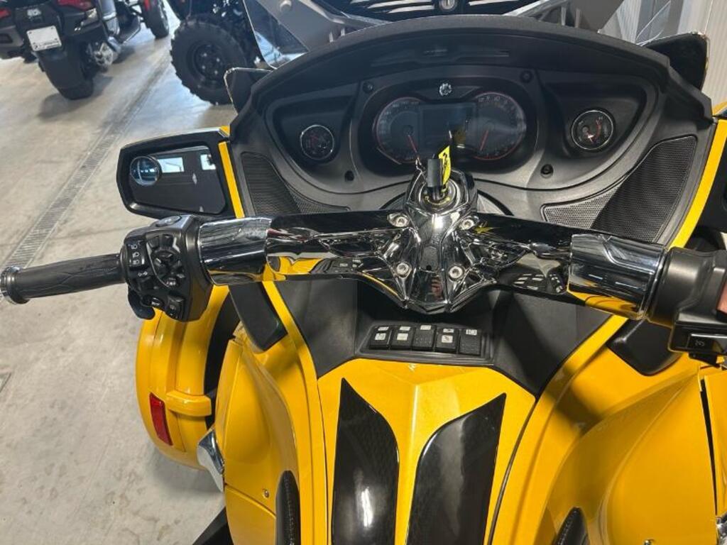 Can-Am SPYDER RT-S SE5 JAUNE 2013