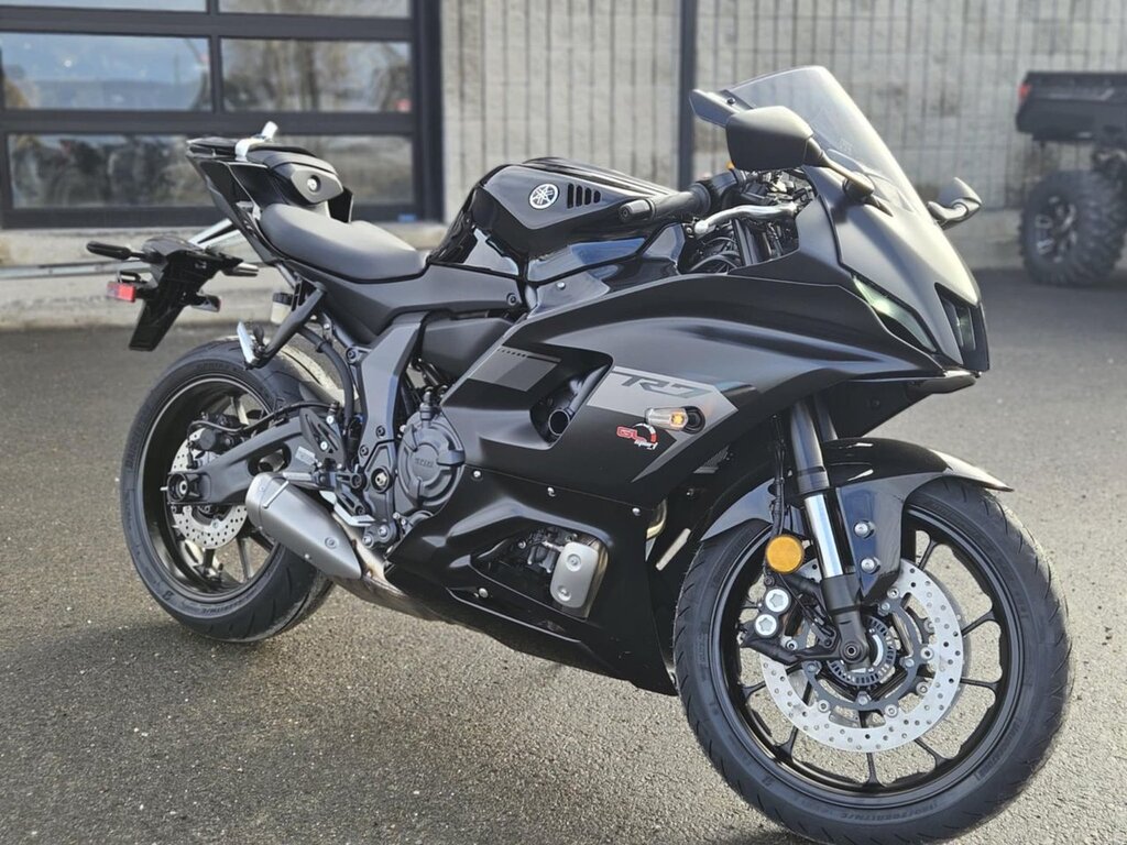 Yamaha R7 2025