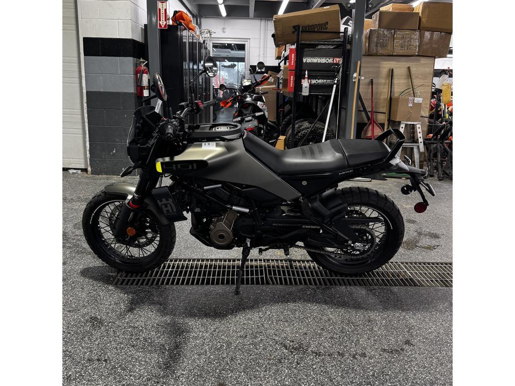 Husqvarna SVARTPILEN 401 B.D. 2024