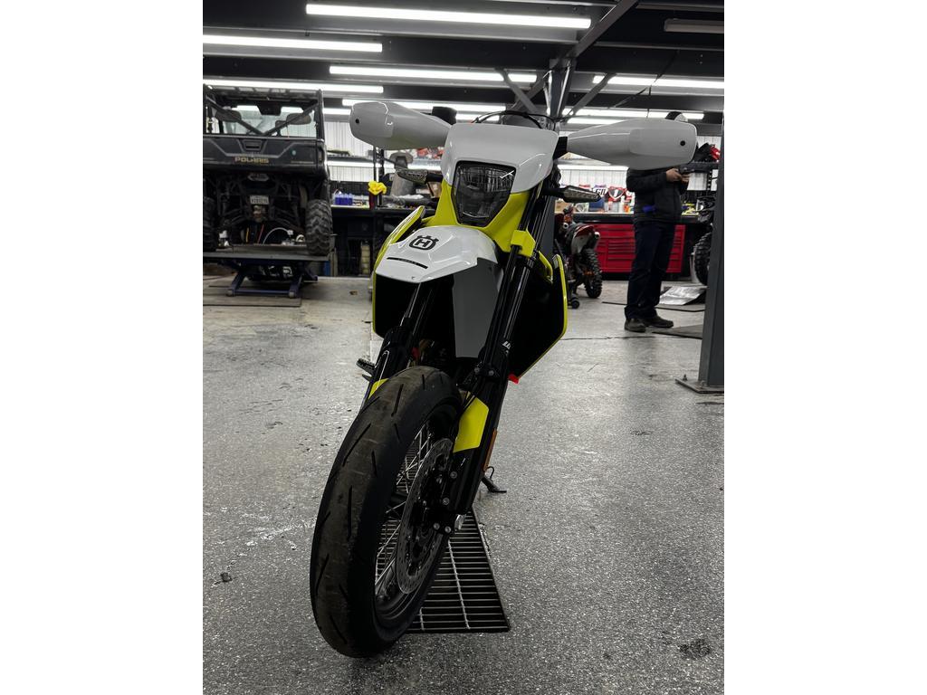 Husqvarna 701 Supermoto 2026