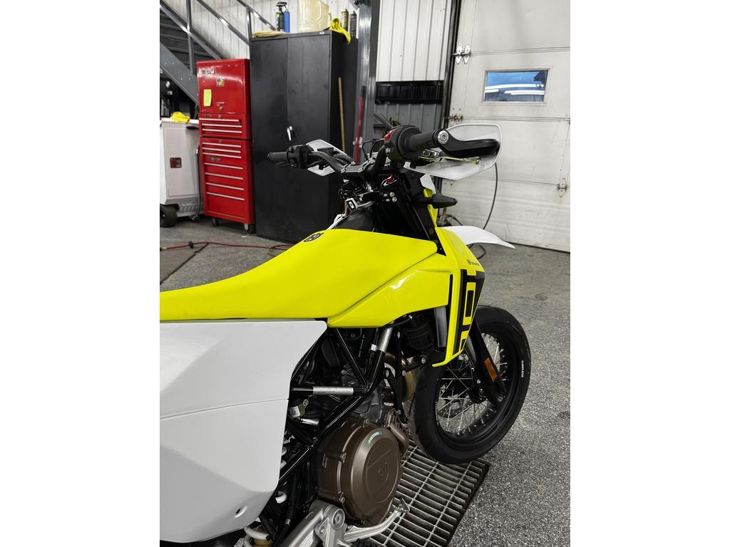Husqvarna 701 Supermoto 2026