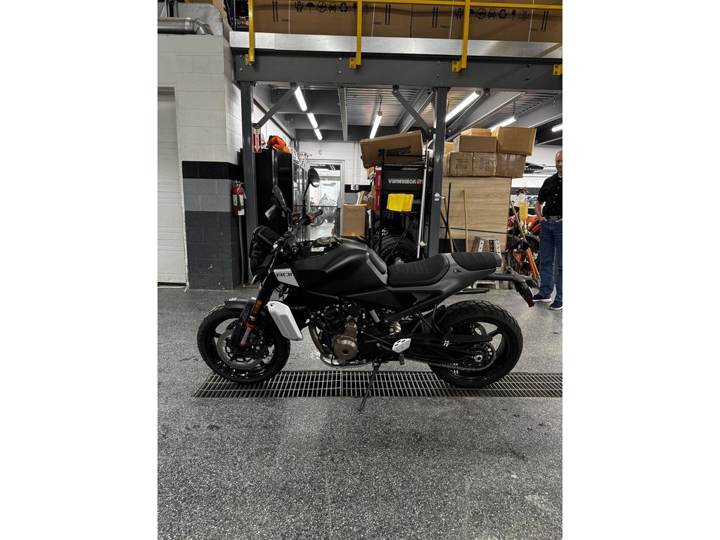 Husqvarna Svartpilen 801 2025