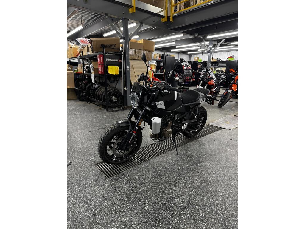 Husqvarna Svartpilen 801 2025