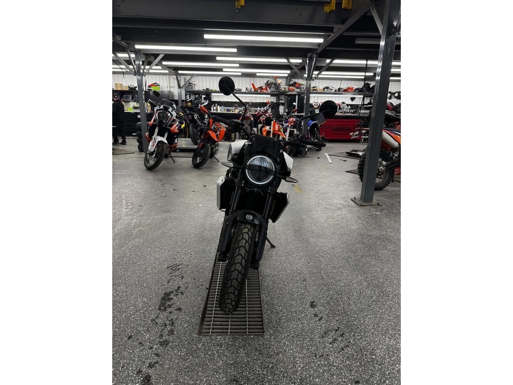 Husqvarna Svartpilen 801 2025