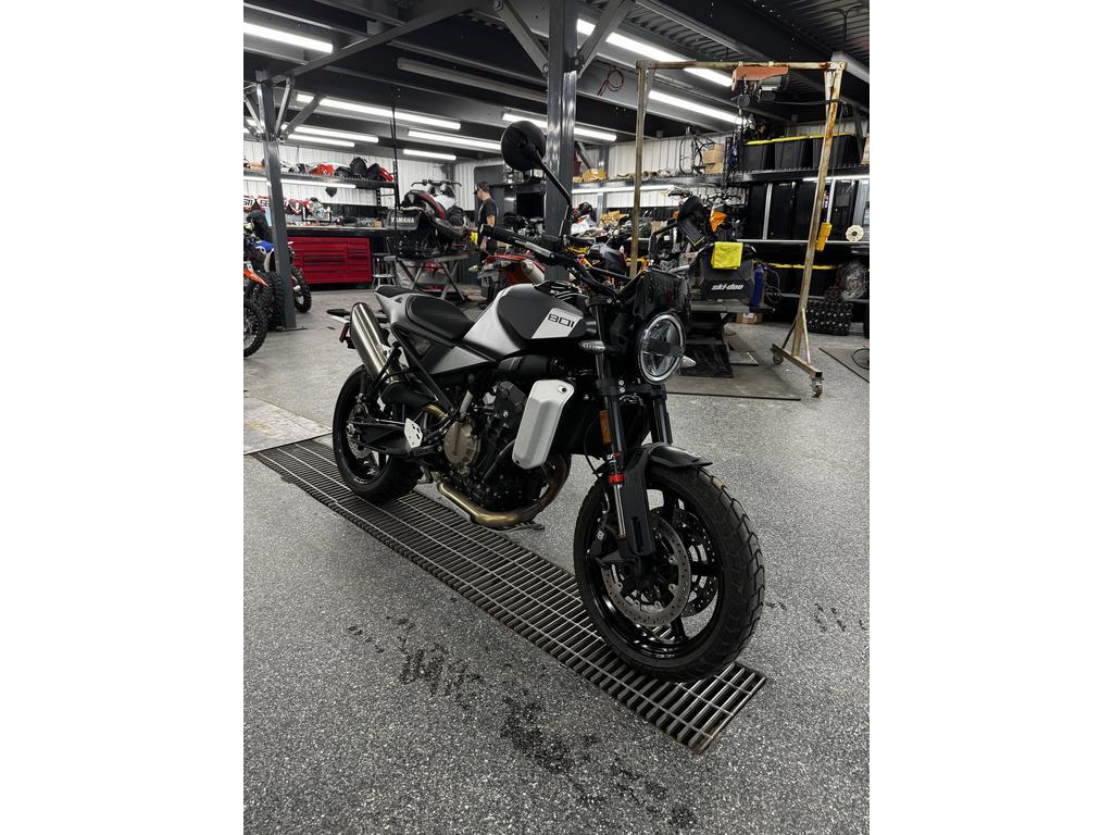 Husqvarna Svartpilen 801 2025