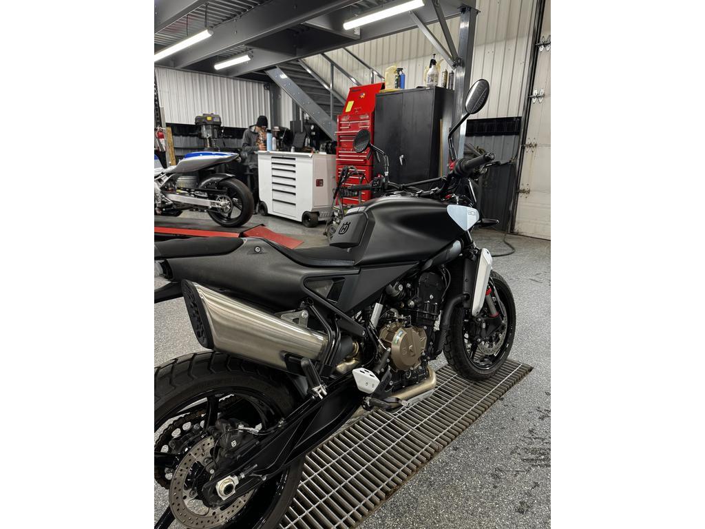 Husqvarna Svartpilen 801 2025