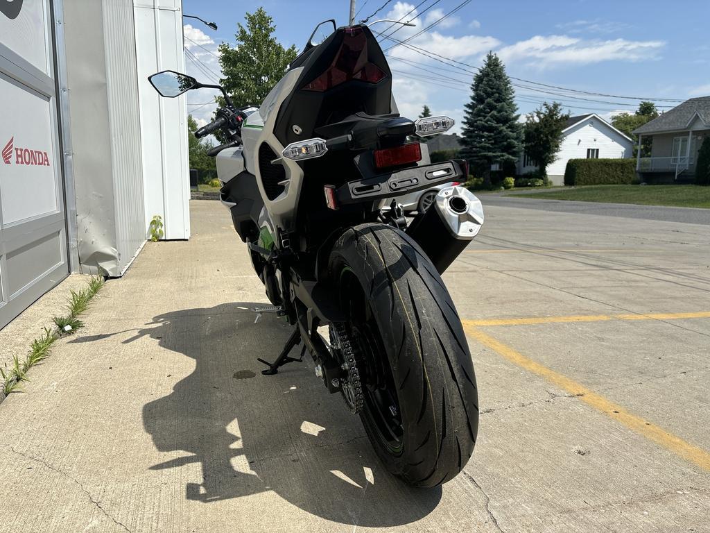 Kawasaki Z7 Hybrid 2024