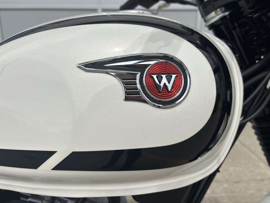 Kawasaki W230 2025