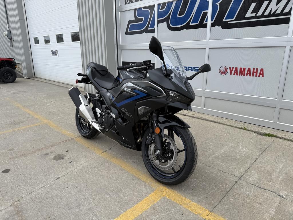 Kawasaki Ninja 500 SE 2025