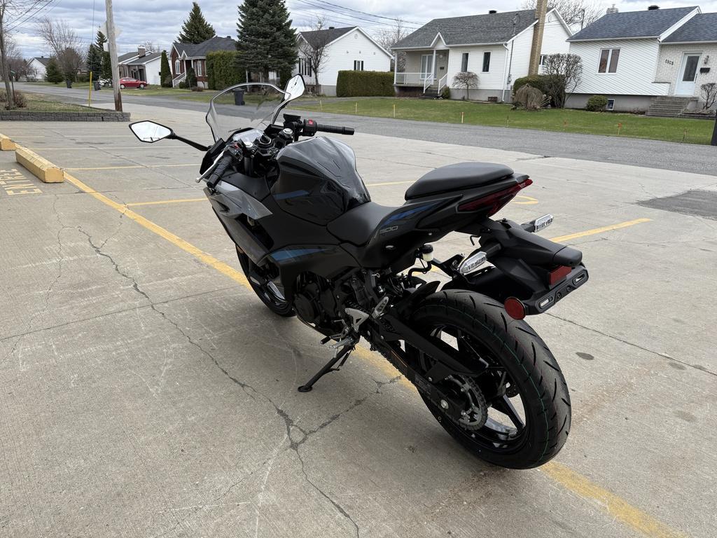 Kawasaki Ninja 500 SE 2025