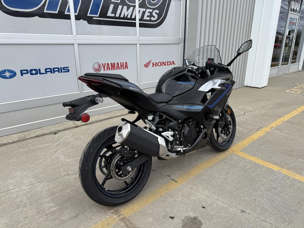 Kawasaki Ninja 500 SE 2025