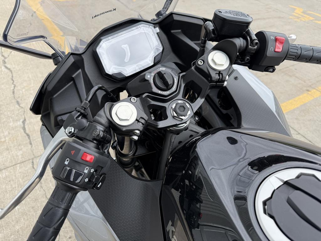 Kawasaki Ninja 500 SE 2025