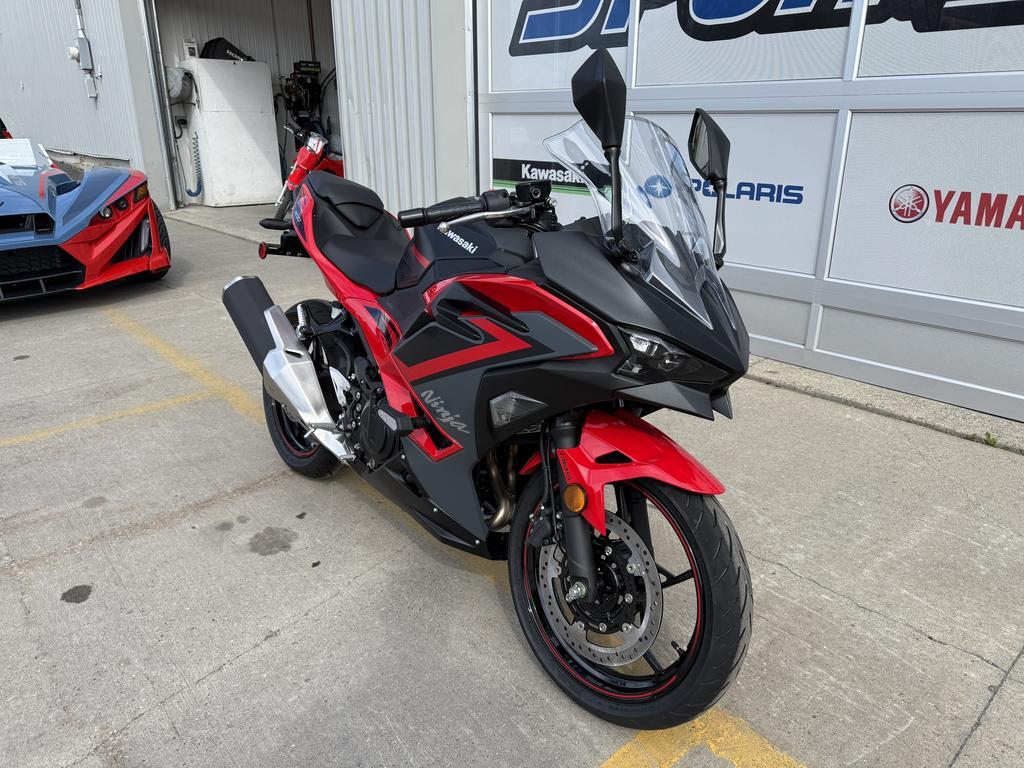 Kawasaki Ninja 500 SE 2025