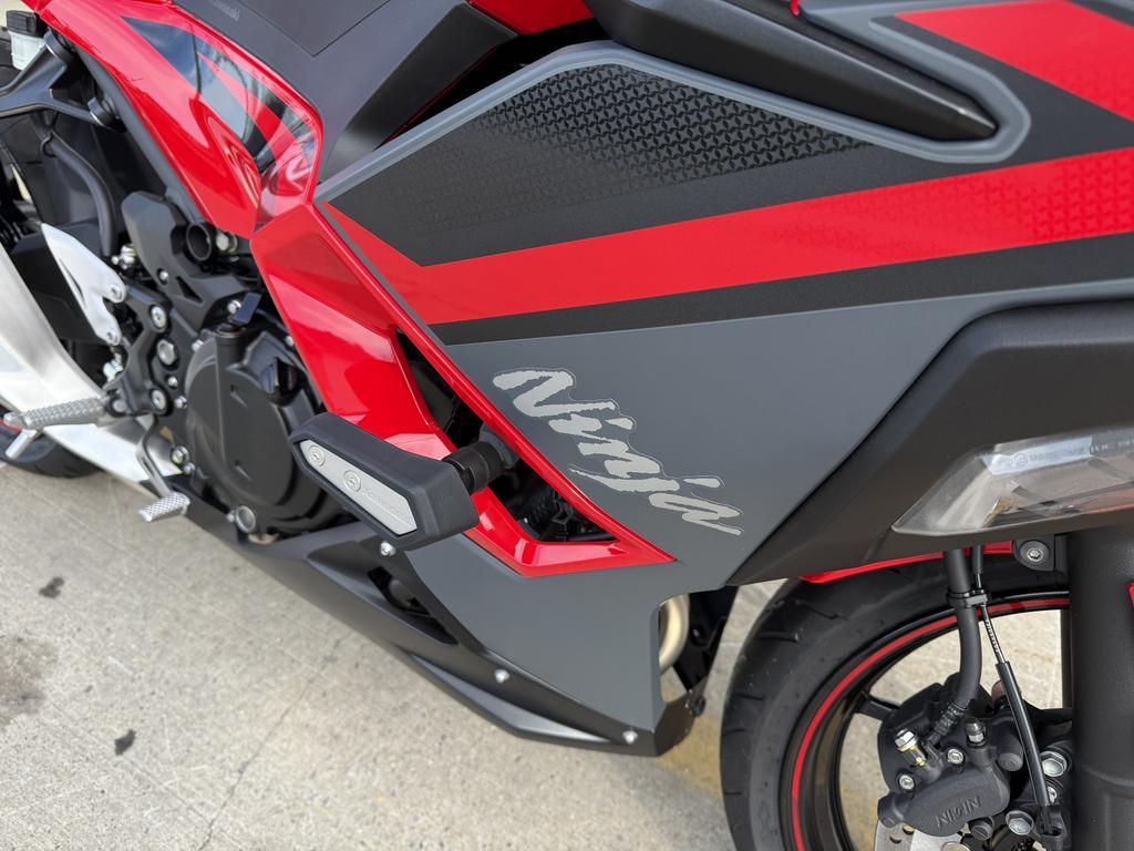 Kawasaki Ninja 500 SE 2025