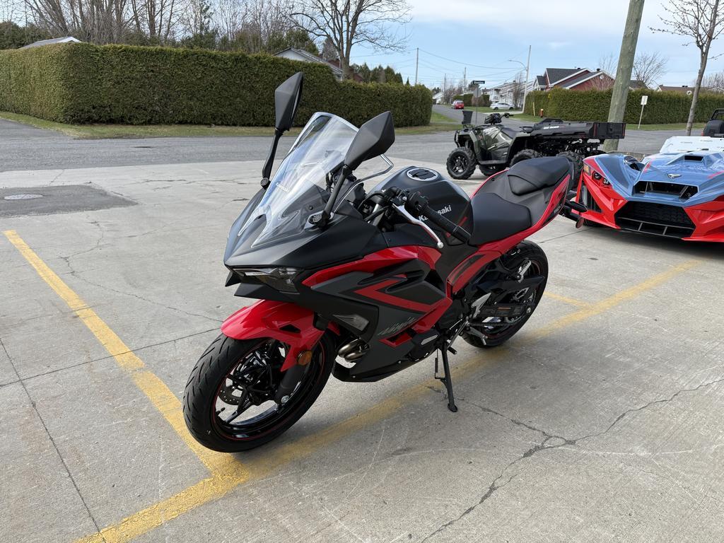 Kawasaki Ninja 500 SE 2025