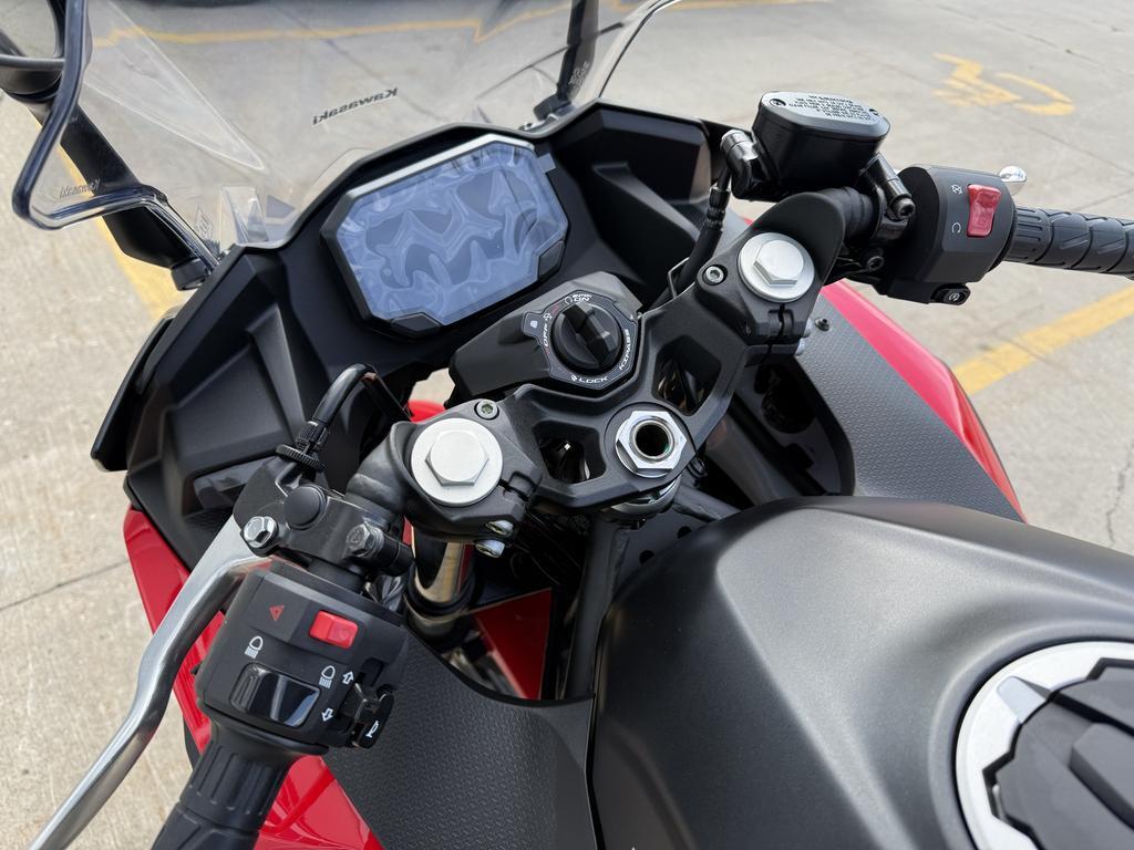 Kawasaki Ninja 500 SE 2025