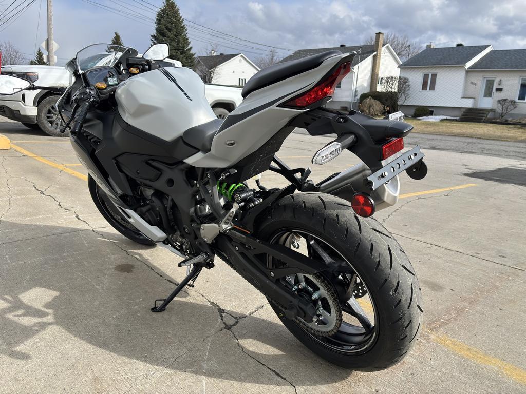 Kawasaki Ninja ZX-4RR 2025