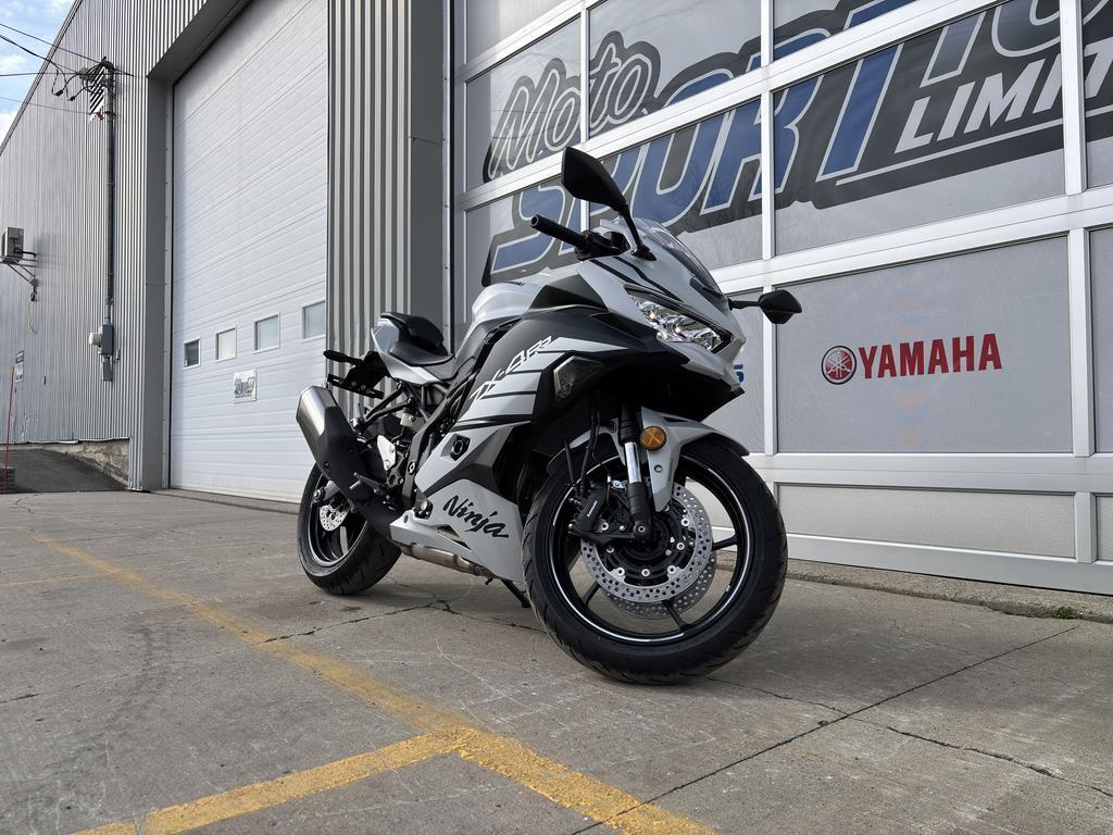 Kawasaki Ninja ZX-4RR 2025