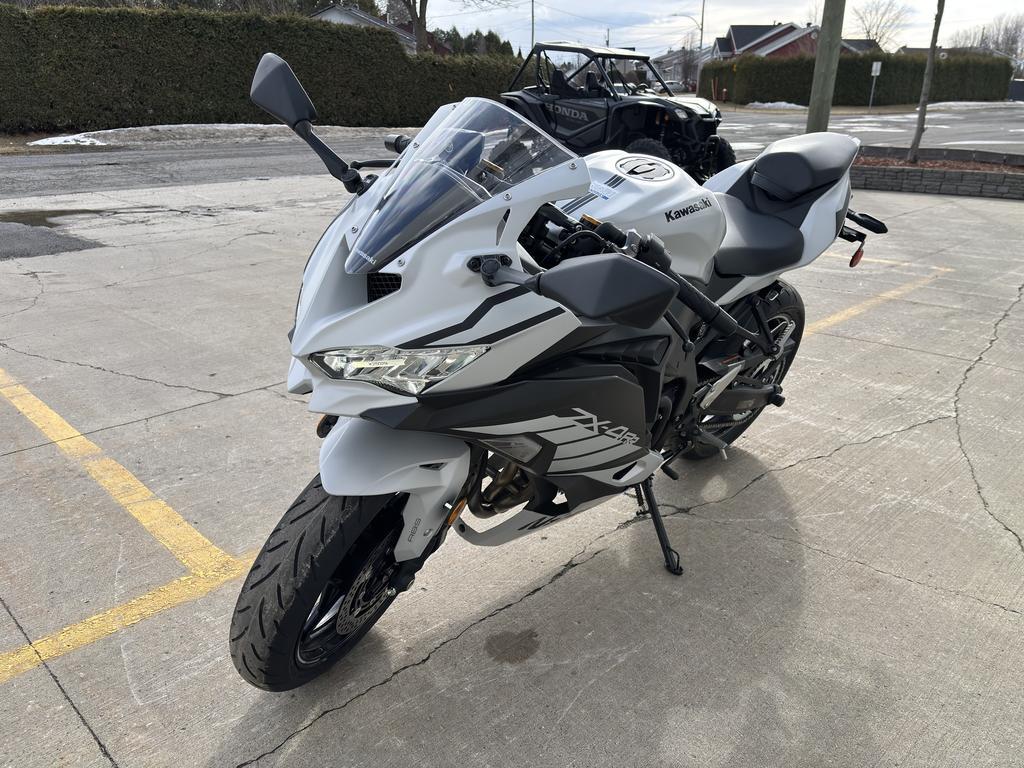 Kawasaki Ninja ZX-4RR 2025