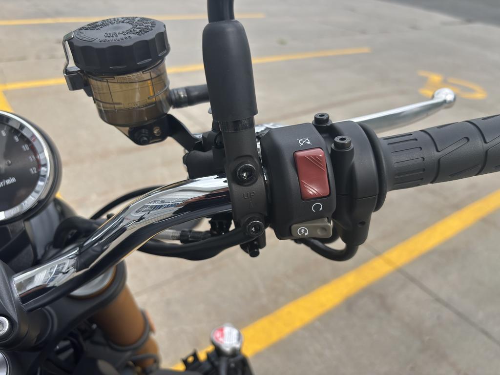 Kawasaki Z900RS SE 2025