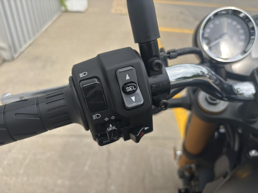 Kawasaki Z900RS SE 2025