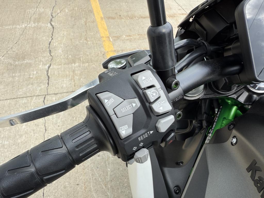 Kawasaki Z900 ABS 2025