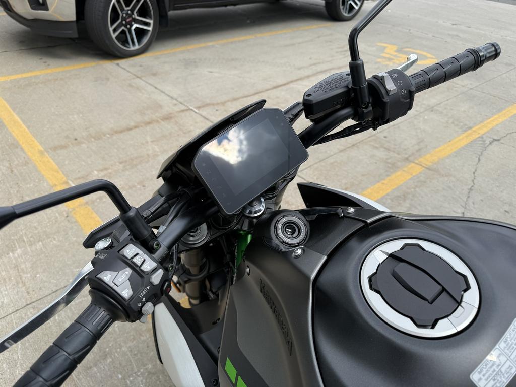 Kawasaki Z900 ABS 2025